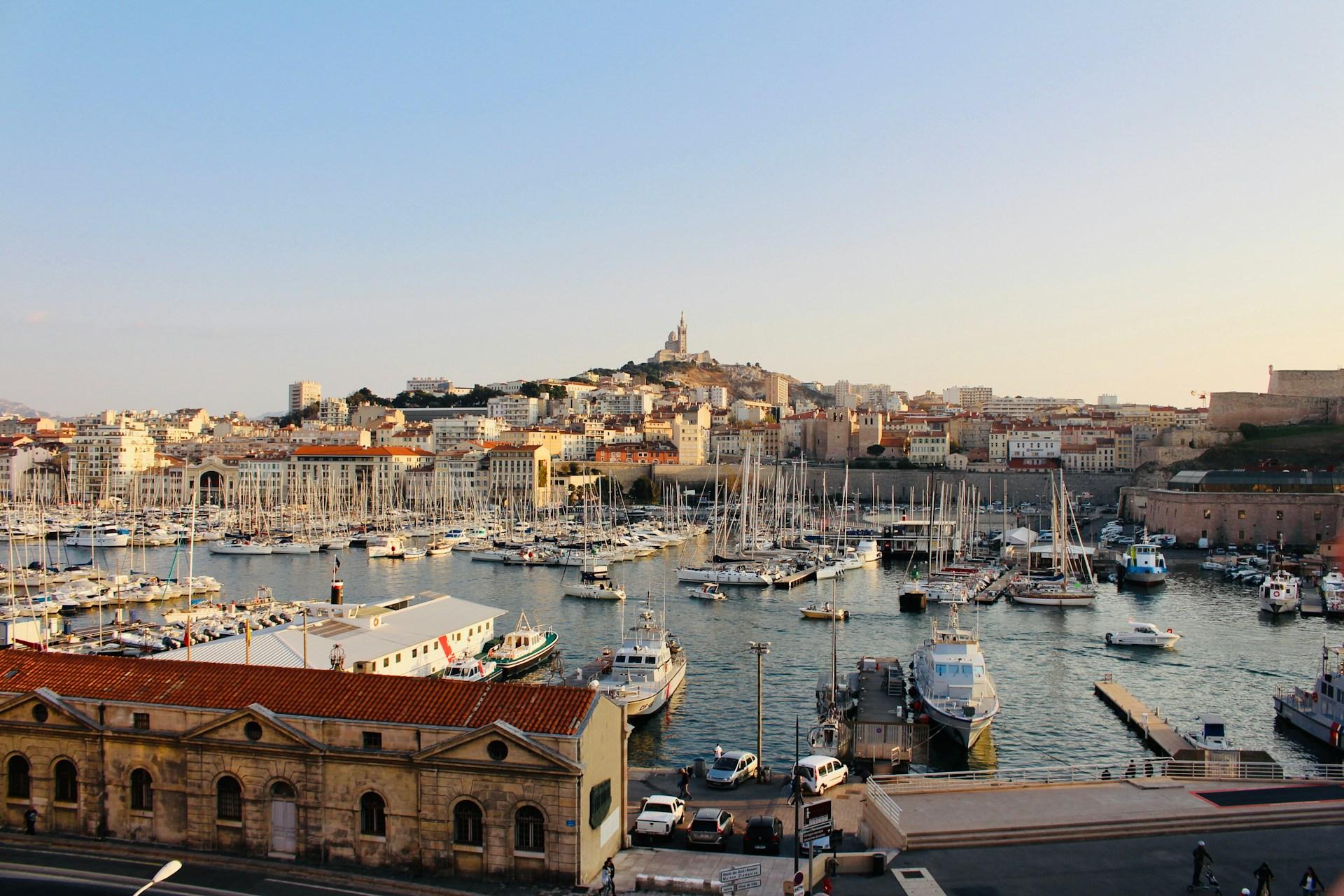 Cruising: why choose Marseille? - background banner